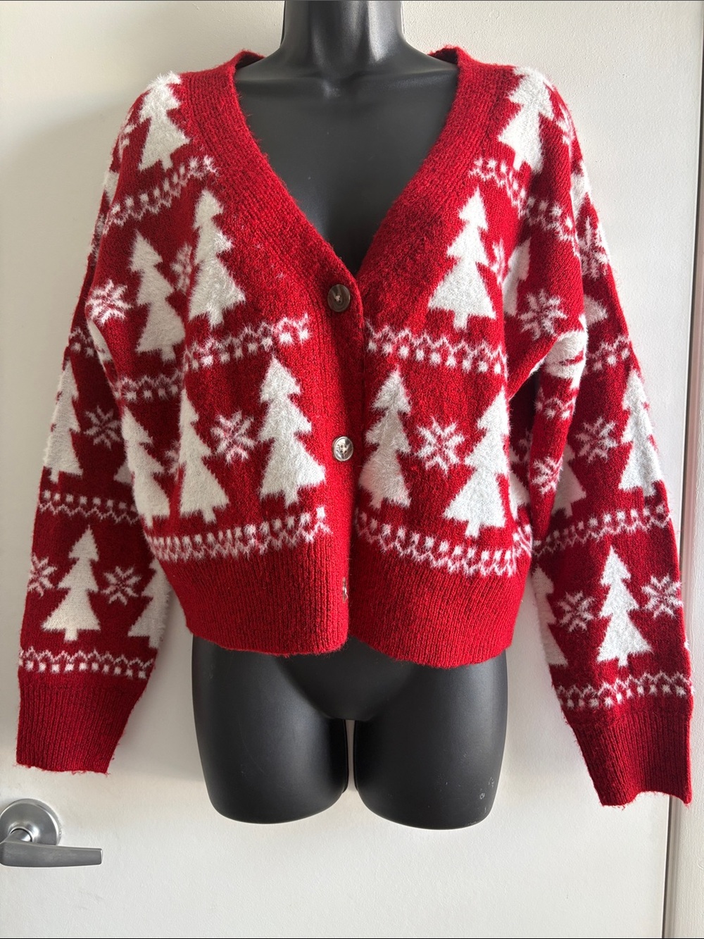 NWOT Women's Red V-Neck Holiday Cardigan Preppy Sweater SZ M